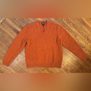 Brooks Brothers Men Rust Burnt Orange V-Neck Scottish Lambswool Sweater Medium